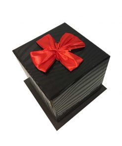 جعبه کیکی مشکی ربان قرمز